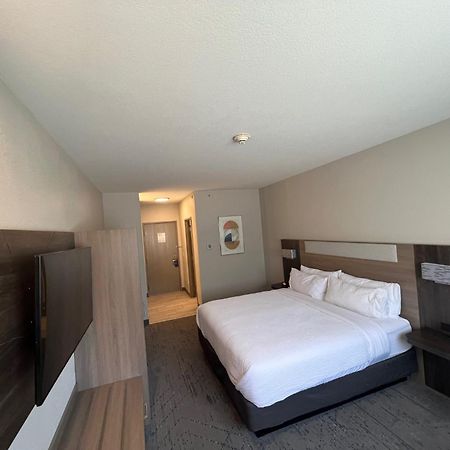 Holiday Inn Express - Wichita North - Park City By Ihg Εξωτερικό φωτογραφία