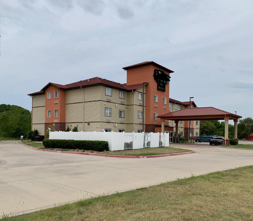 Holiday Inn Express - Wichita North - Park City By Ihg Εξωτερικό φωτογραφία